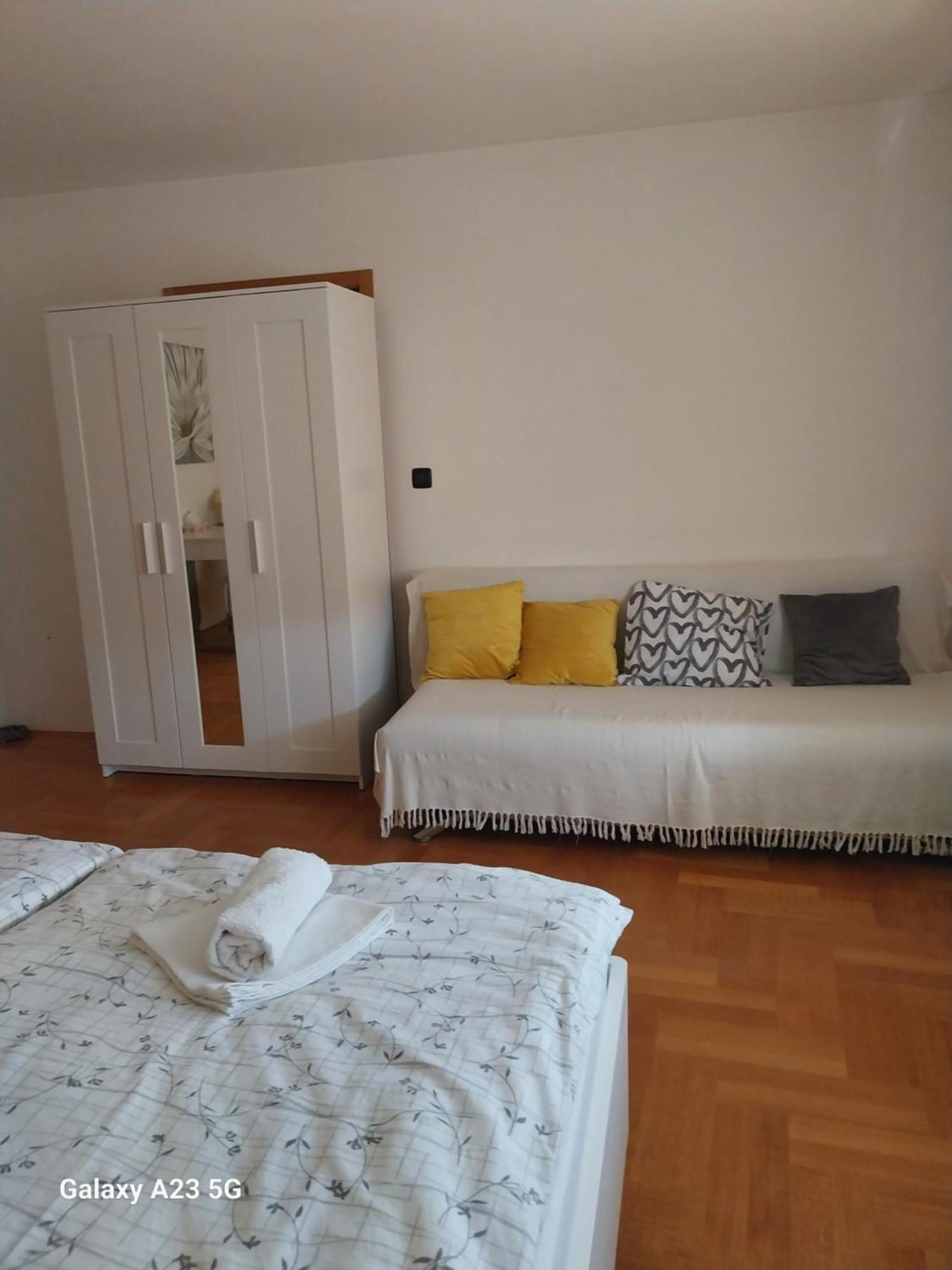 Apartman Bloom Осиек Экстерьер фото
